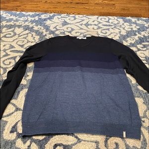 Calvin Klein v-neck lightweight long sleeve sweater in size M